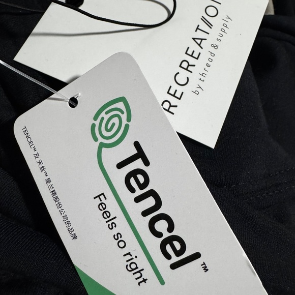 NWT Women Black Leggings W/Front Pockets- Recreation Thread & Supply- Exercise - Picture 5 of 8